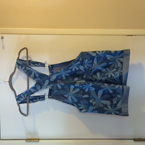 NoBo Daisy print medium weight denim short overalls - Picture 6 of 11